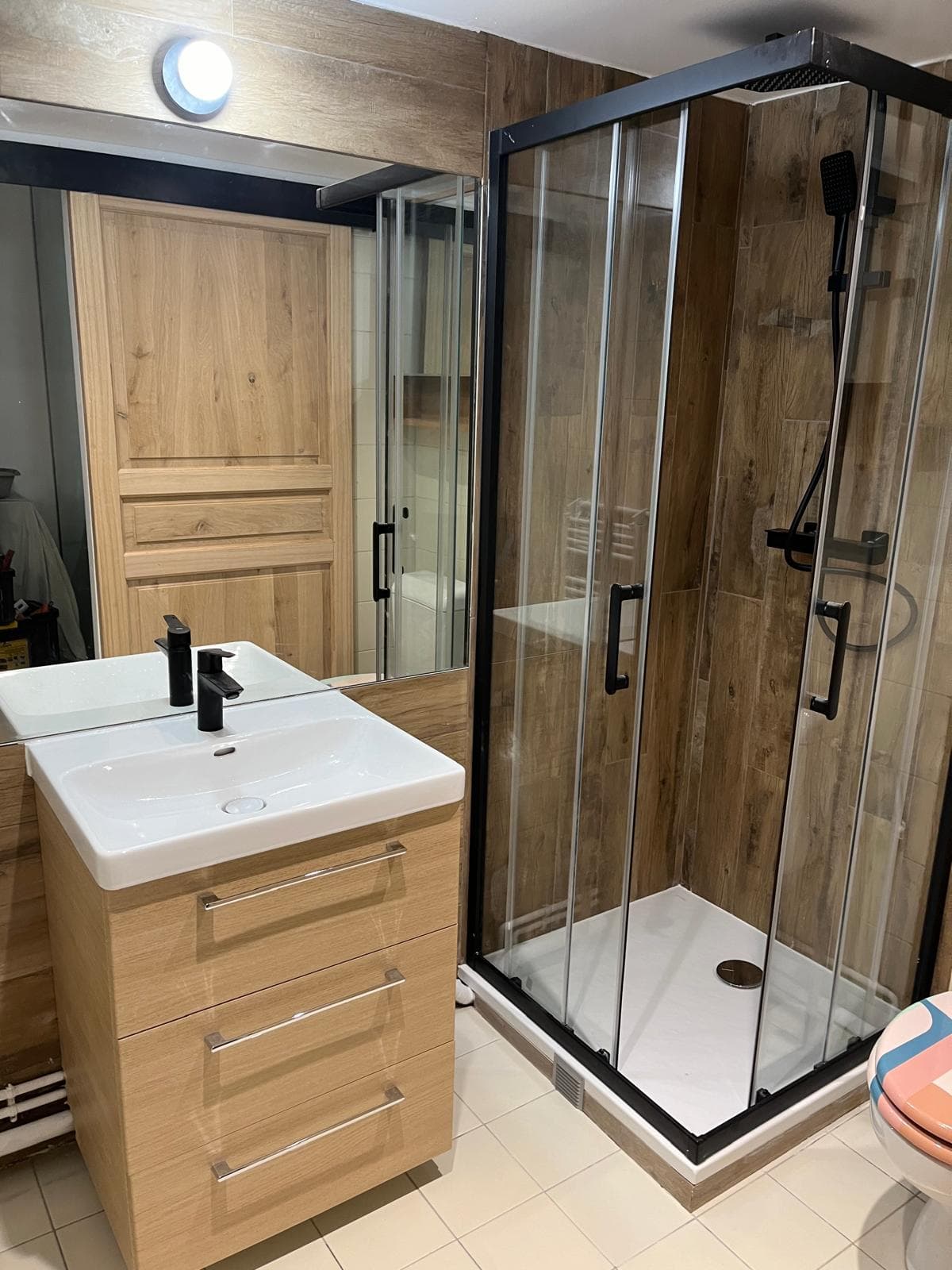 Rénovation complète de salle de bain à Compiègne, mise en place d'une douche à l'italienne et meuble vasque bois