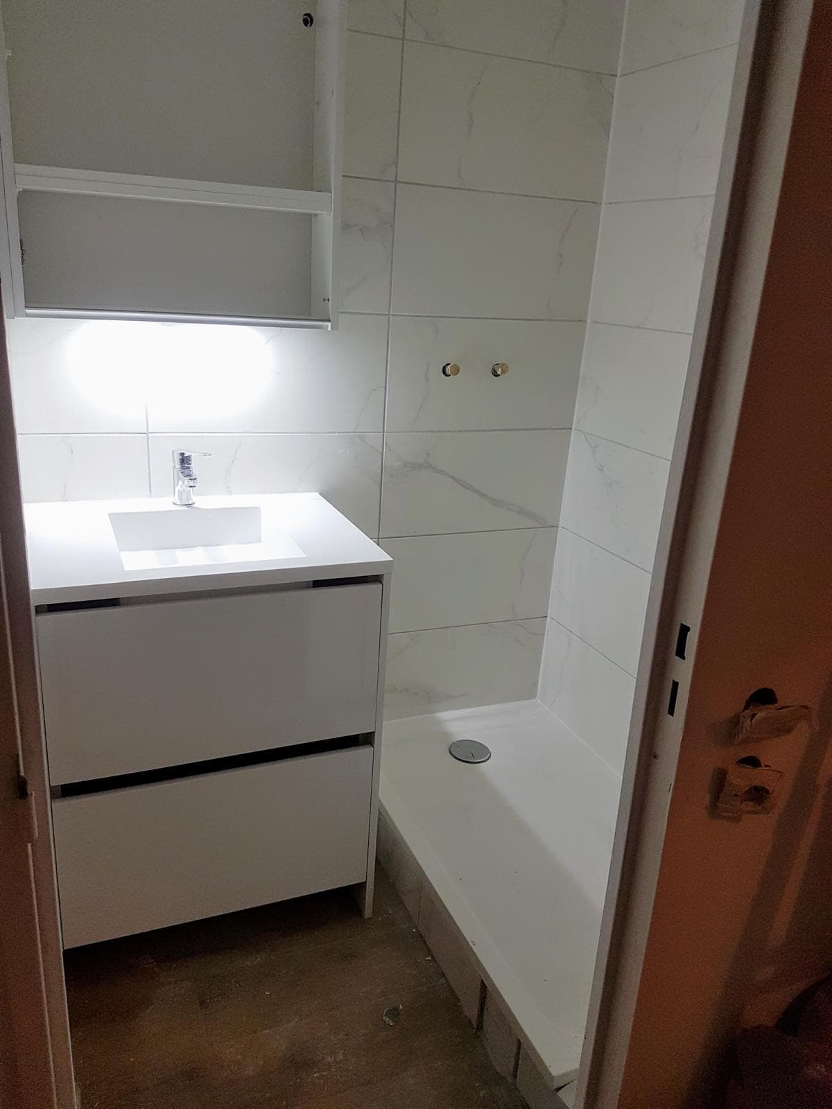 Après : Transformation d'une chambre en salle de bain