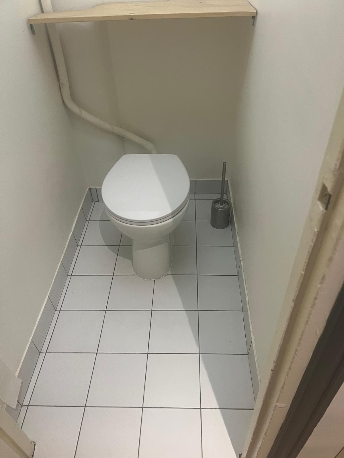 Avant : Remplacement de WC et pose de carrelage